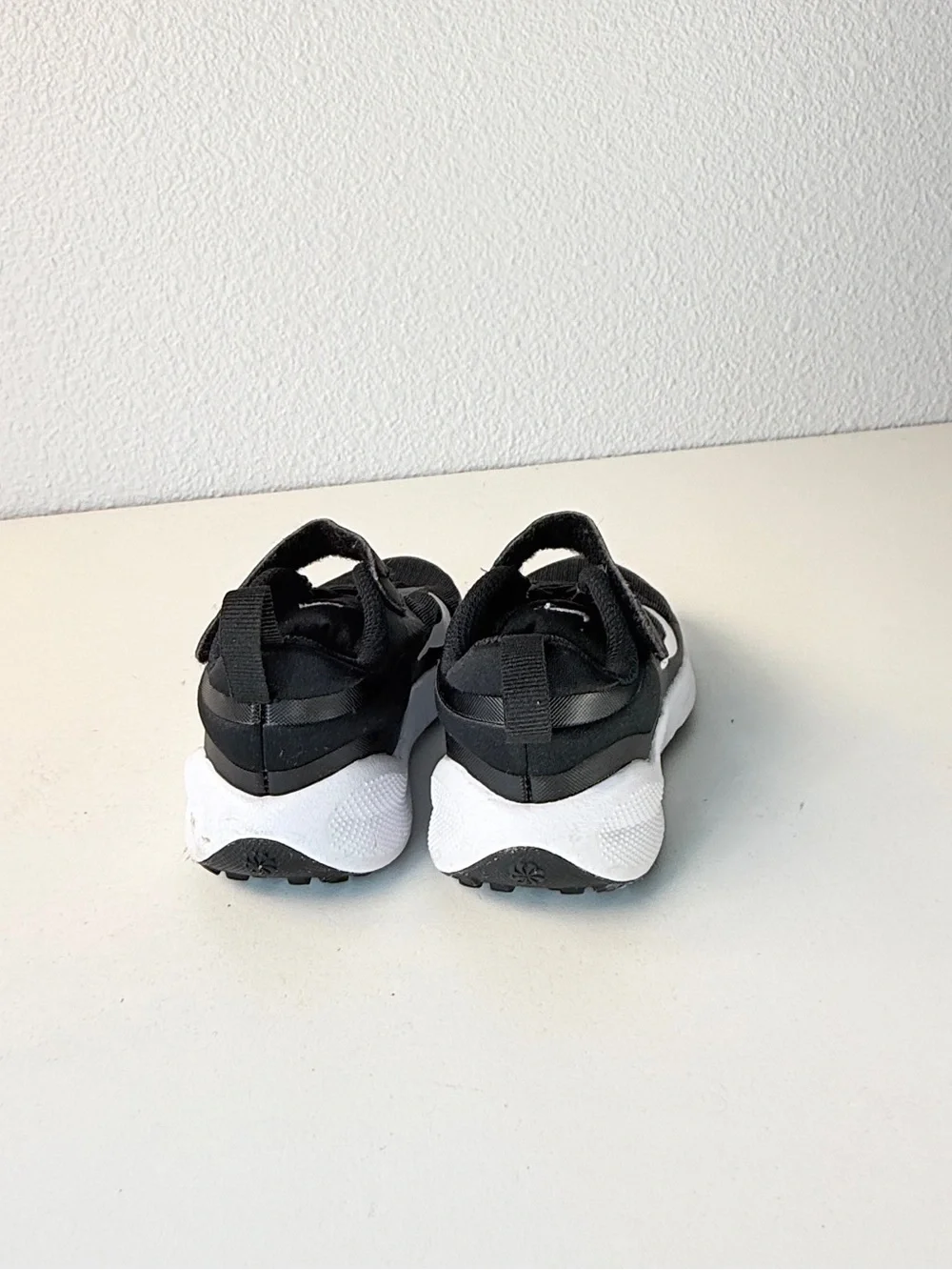 Nike Toddler Running Sneakers Black White Velcro Shoes Size 8C
